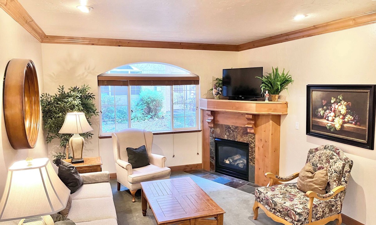 Zermatt Villa | 1049 | King Villa w/Kitchen | Near Wasatch SP