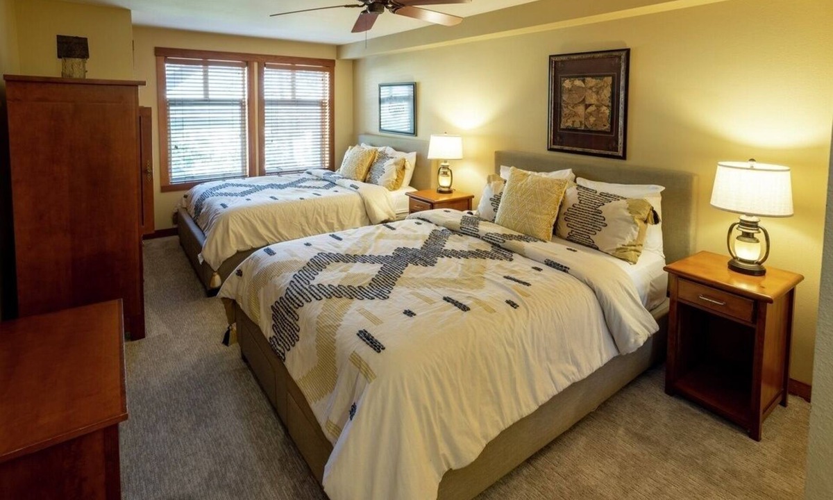 Salt Lake Mountain Resorts Cabin | 1205B - Double Queen Standard Eagle Springs West by RedAwning