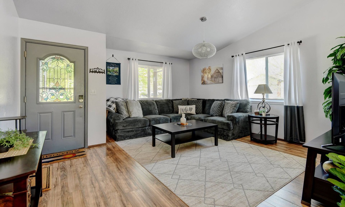 Loveland House | 2 King Suites + Game Room ~ A Gem on Turquoise St. Family friendly!