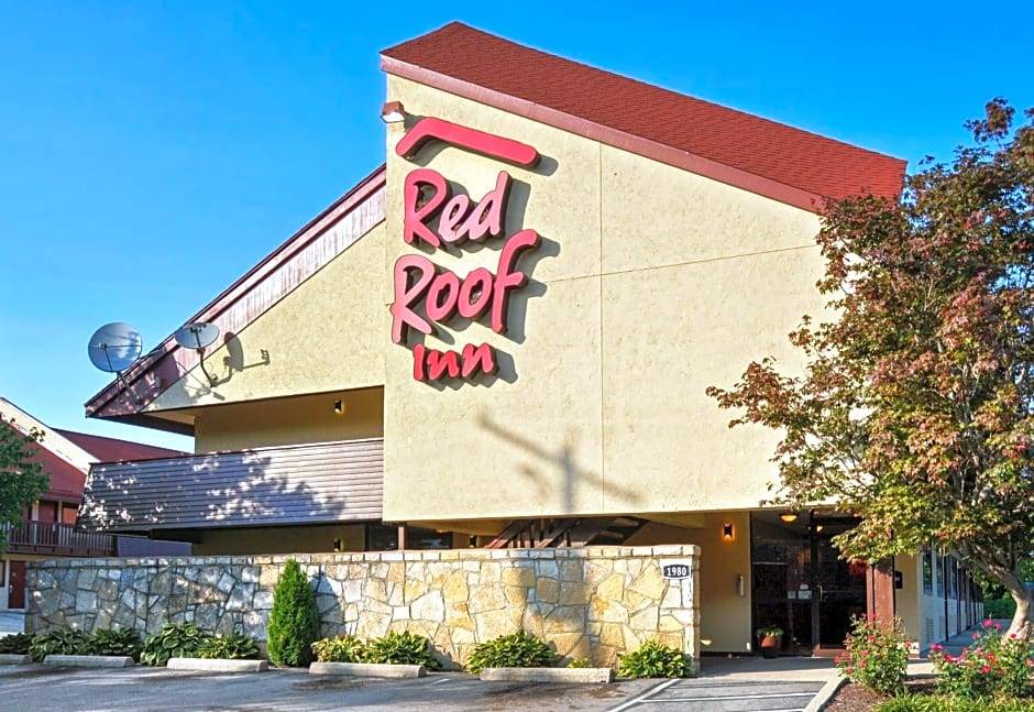 Benton Harbor Hotel | 2-Star Hotel ∙ Red Roof Inn Benton Harbor - St. Joseph