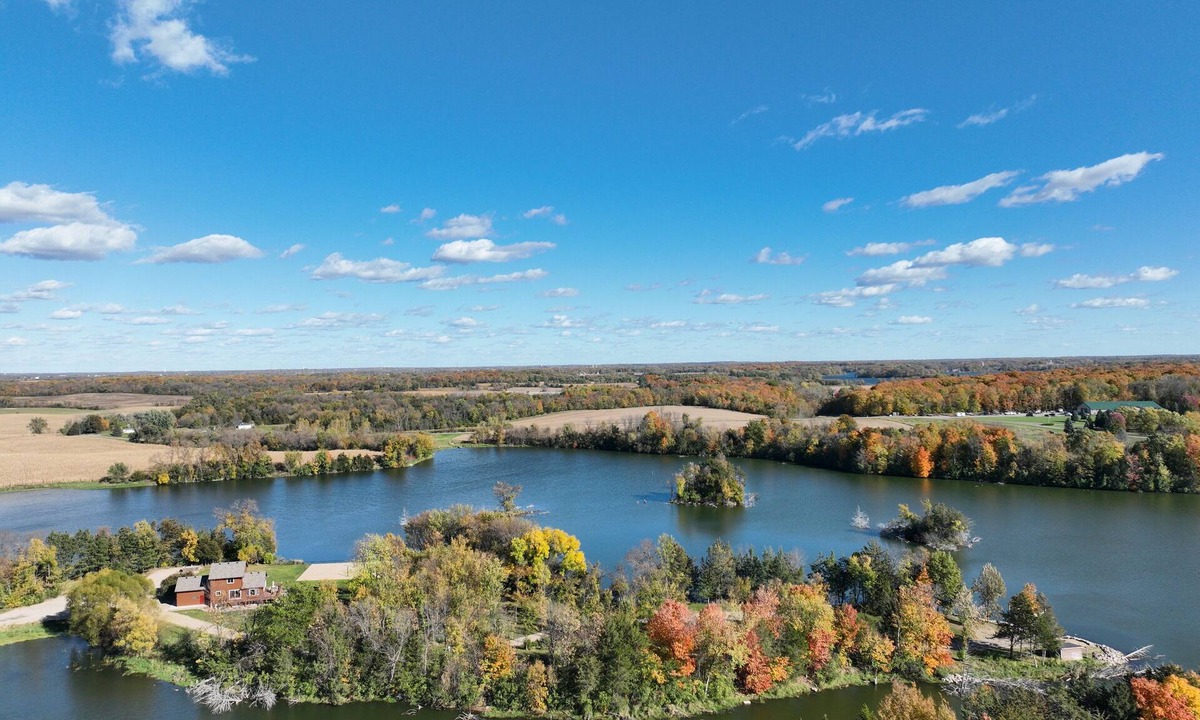 Buffalo House | 3-bedroom home on a private peninsula on Schmidt Lake in Buffalo.