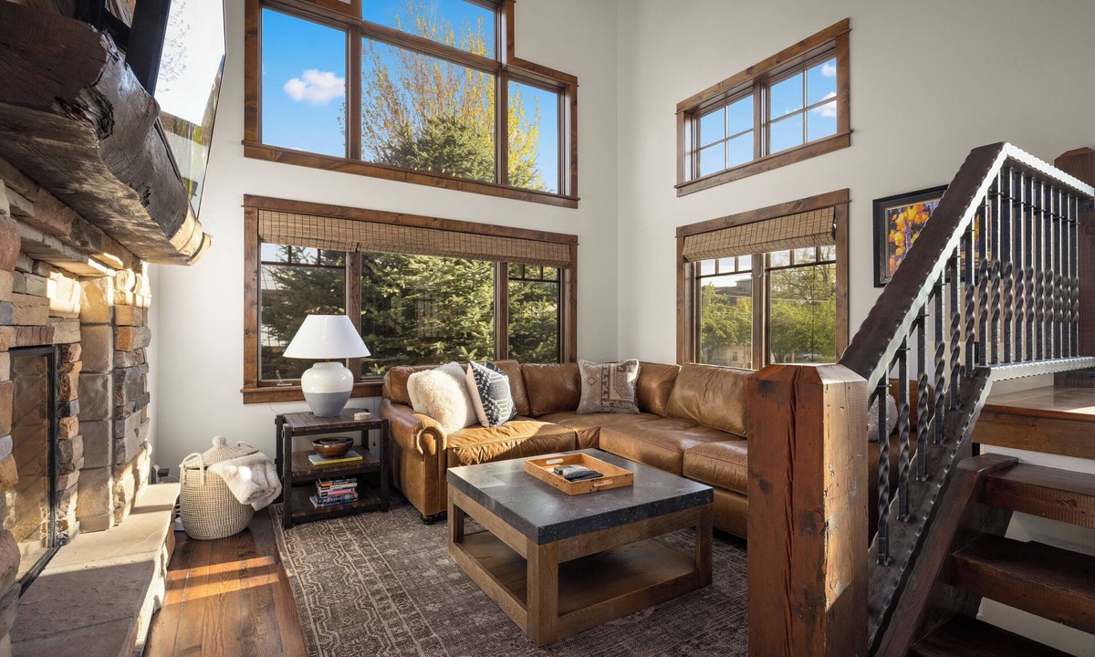 Whitefish House | 3 bedroom luxury townhome in downtown Whitefish! A block to all downtown shops and restaurants