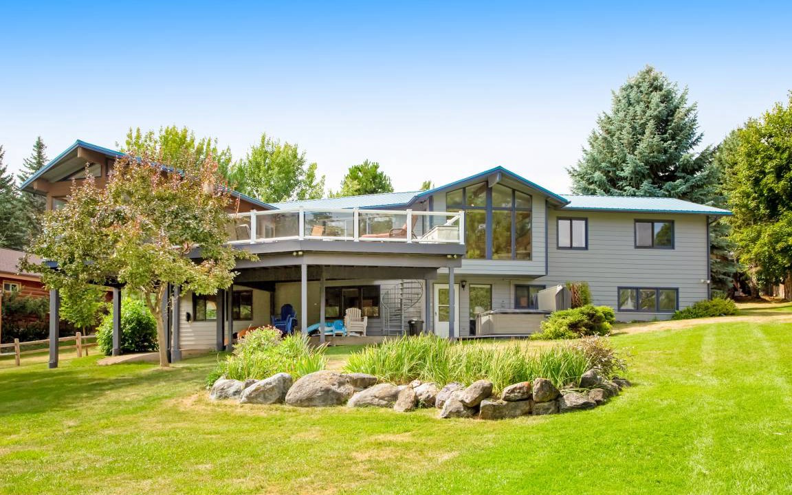 Lakeside House | 305 m² House ∙ 4 bedrooms ∙ 8 guests