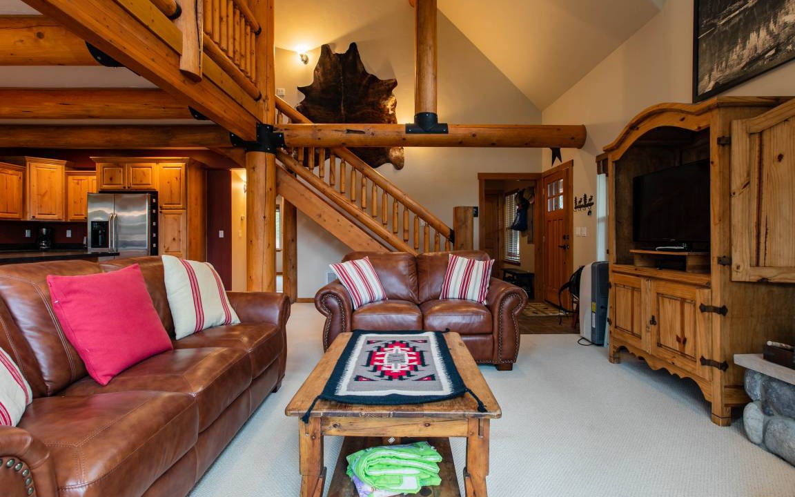 West Glacier Cabin | 310 m² Cabin ∙ 3 bedrooms ∙ 4 guests