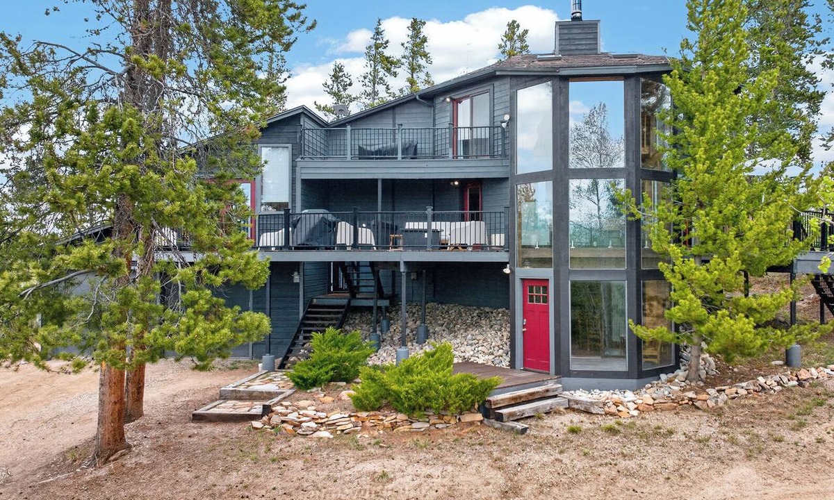 Winter Park Highlands House | 4 bedroom mt retreat, mt views, 2 living rooms, large deck