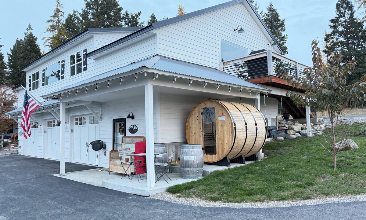 Kalispell House | 4 Seasons Flathead Getaway - Hot Tub & Sauna!