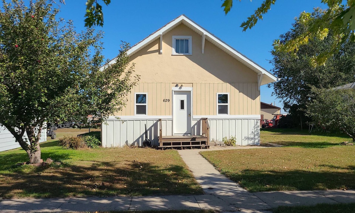 Pollock House | 4 Seasons Inn: Hunt, Fish, Work, Relax, Visit 4 bedroom 2 up/2 dn, 2 full bath