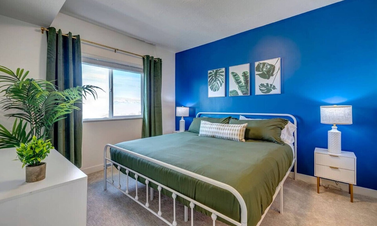 Draper Apartment | 4th Fl Corner Unit w/Hot tubs, Gym, & Clubhouse
