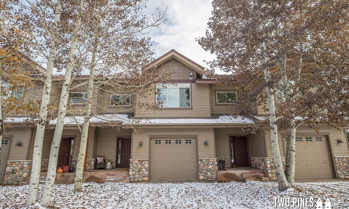 Big Sky House | Adorable Townhome! 15 Min Drive to Resort! 5 Min Walk to Town Center and Shuttle
