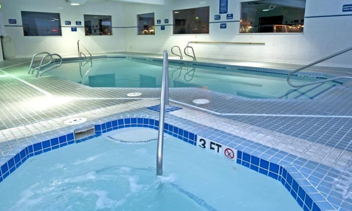 Elko Hotel | ALL TIME BEST HOLIDAY SPOT! COMFY UNIT! Parking and Pool