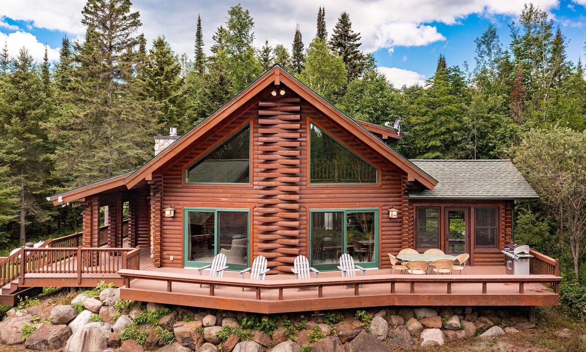 Lutsen Cabin | Authentic Up North Log Cabin with Modern Comforts