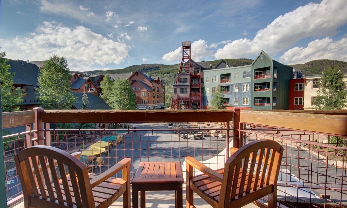 River Run Condo | Balcony w/Prime Festival Viewing, Summer Fun