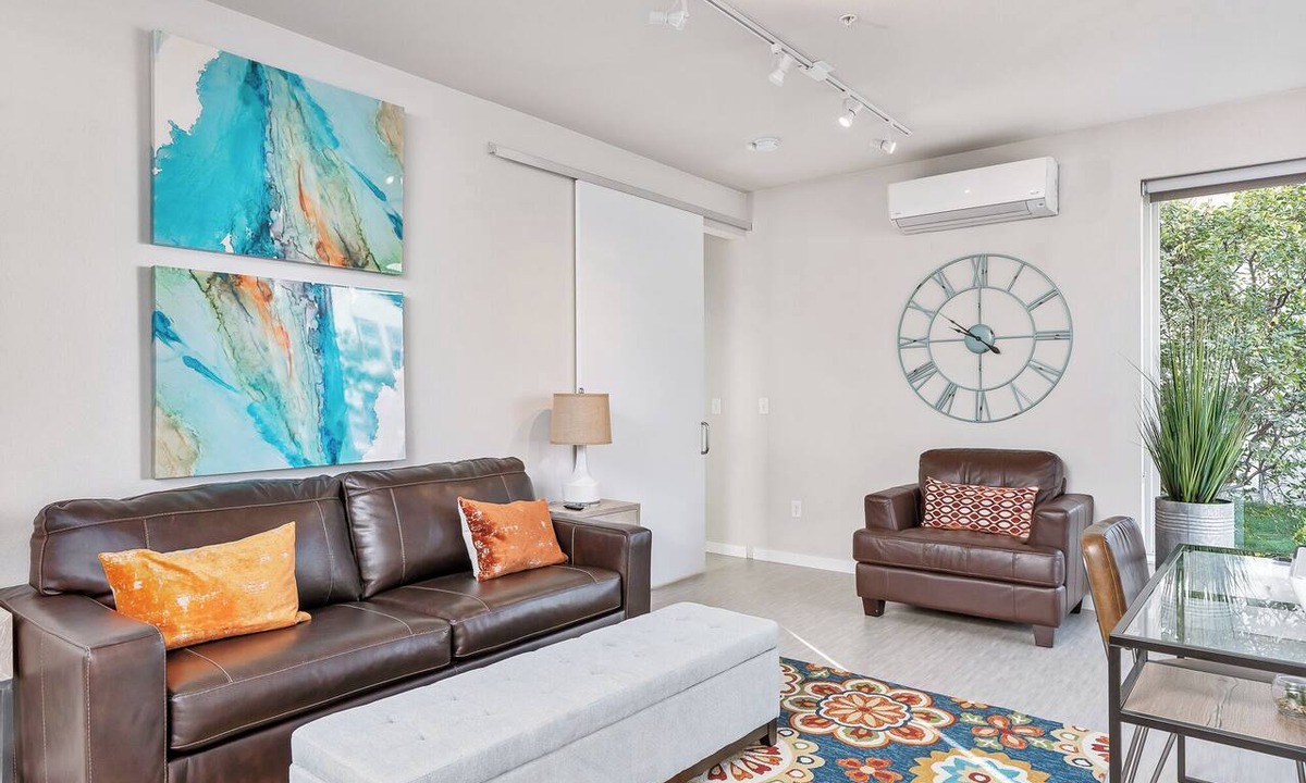 Powderhorn Apartment | Beautiful 1-Bedroom Apartment@Walk to Uptown@Fast WiFi@In-Unit W/D