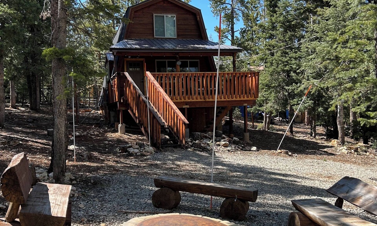 Meadow View Heights Cabin | Beautiful 3-bedroom cabin in peaceful Duck Creek Village