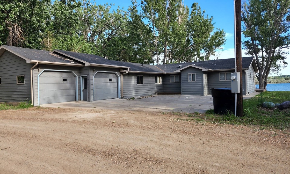 Nashua House | Beautiful 4 bedroom lake house with private dock.