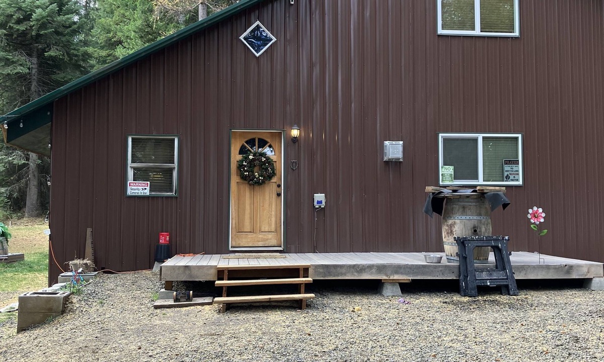 Milton-Freewater Cabin | Beautiful Cabin located in the Blue mountain’s, pet friendly and many extras.