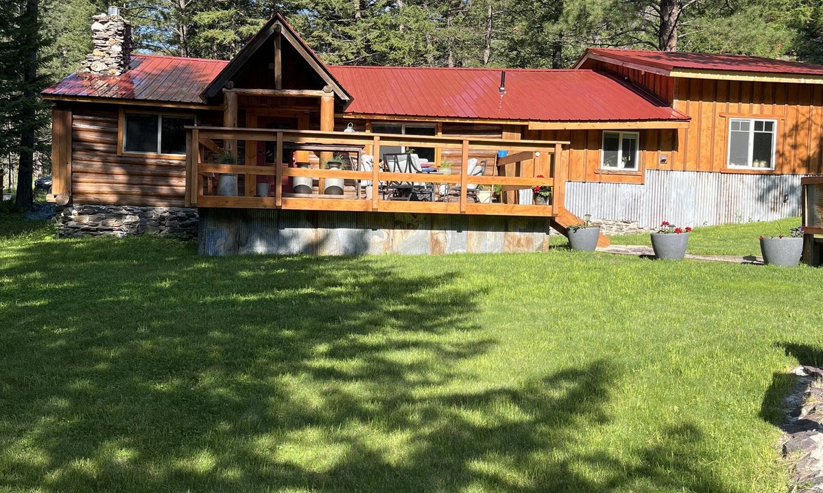 Alberton Cabin | Beautiful cabin with a creek running through it.