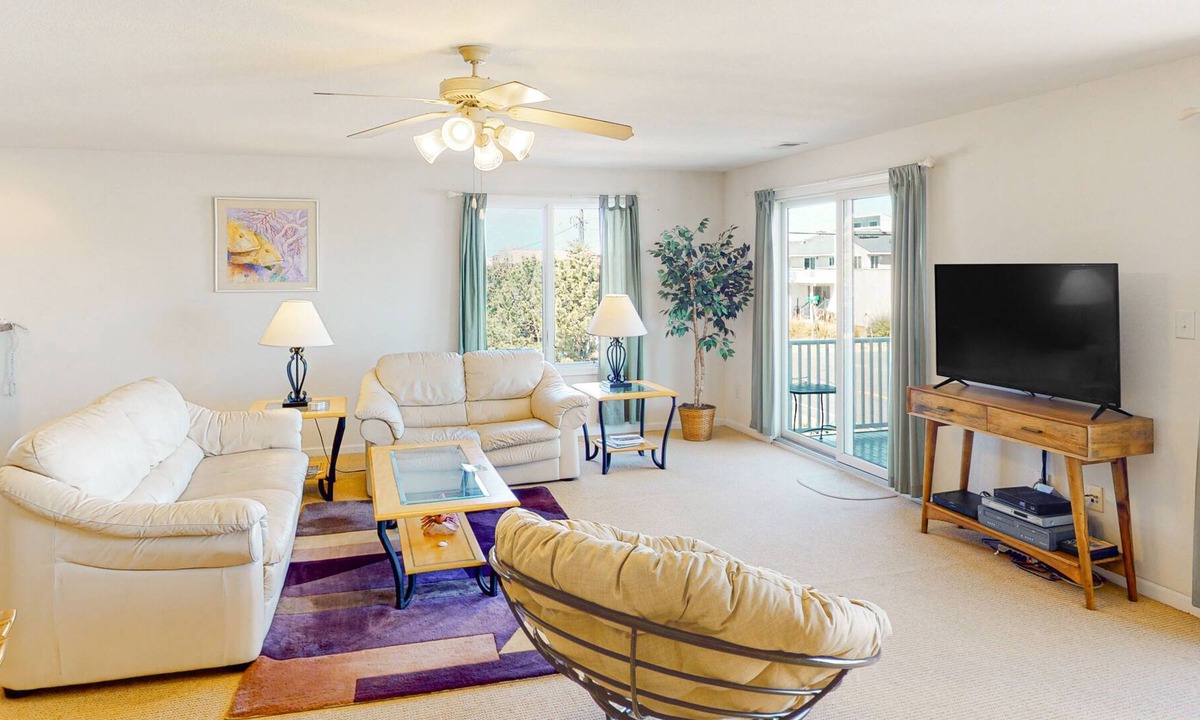Sandbridge Condo | Beautiful home just 1 block from the beach w/shared pool, private washer/dryer