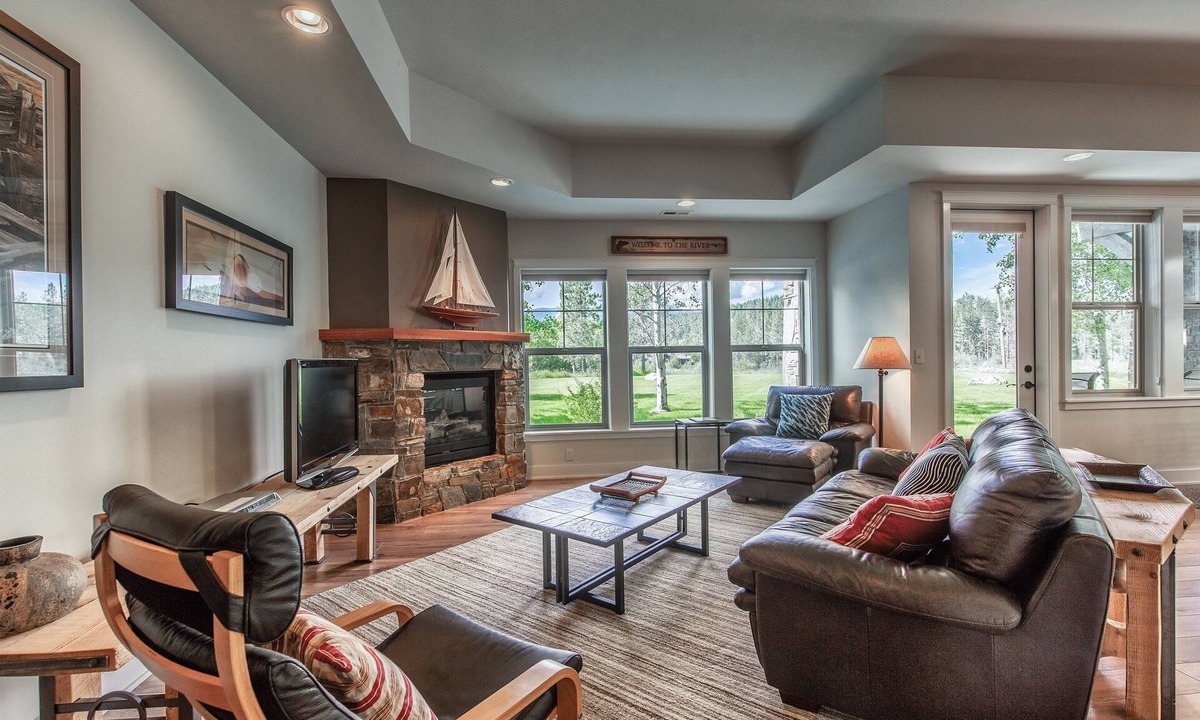 Dover Bay Condo | Beautiful natural setting in a new waterfront resort near Sandpoint