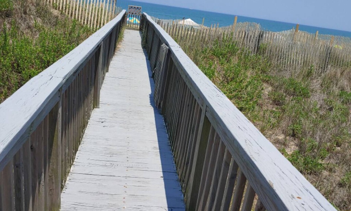 Kill Devil Hills Apartment | Beautiful Ocean Front Studio with direct beach and access to a deck.