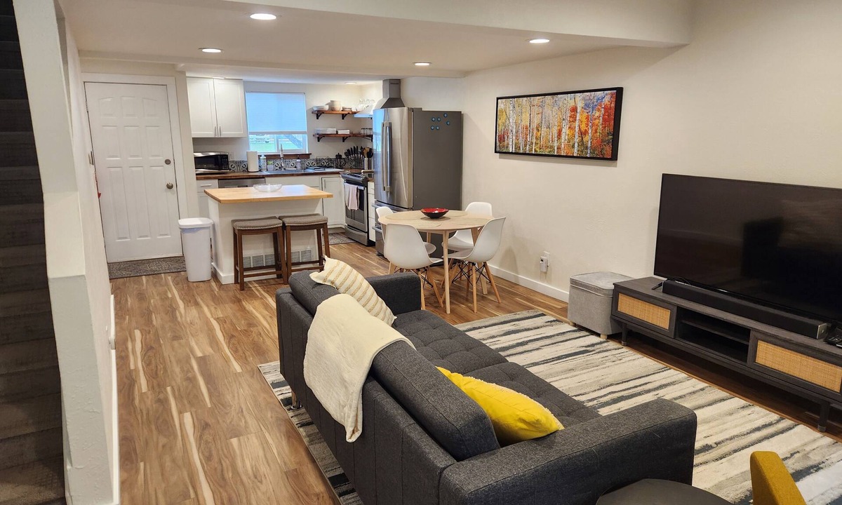 Glenwood Grove - North Iris House | Beautiful townhouse in amazing location