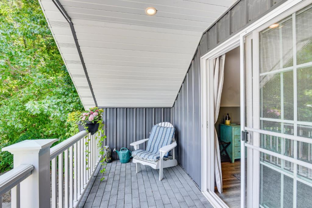 Benton Harbor Apartment | Benton Harbor Apt w/Balcony + Fire Pit