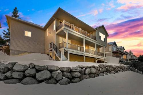 Latah Valley House | Big House Energy Spokane Stay That Hits