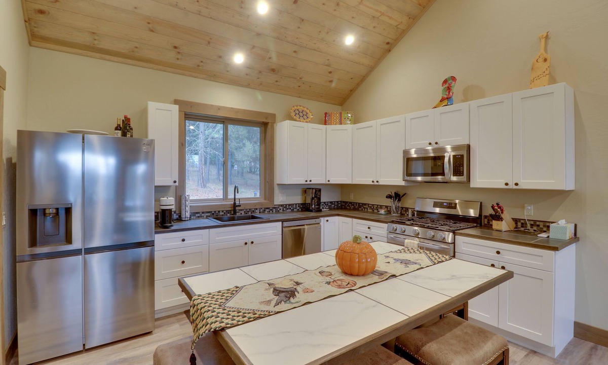 Woods Bay Cottage | Bigfork Cottage w/Lake Views: 5 Mi to Downtown