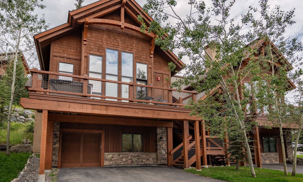 Big Sky House | Black Eagle Overlook | Hot Tub Walk to Village Sleeps 10