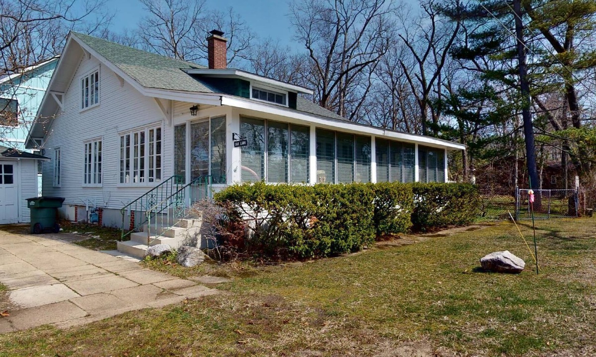 Grand Beach Cottage | Blocks To Beach Golf Tennis Park & Lake MI Sunsets