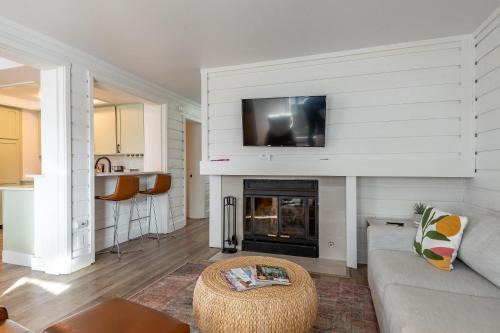 Elkhorn Village House | Bluff Condo 4033