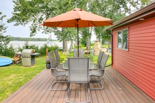 Grand Rapids House | Boat Dock & Launch: Family Cabin on Prairie Lake!