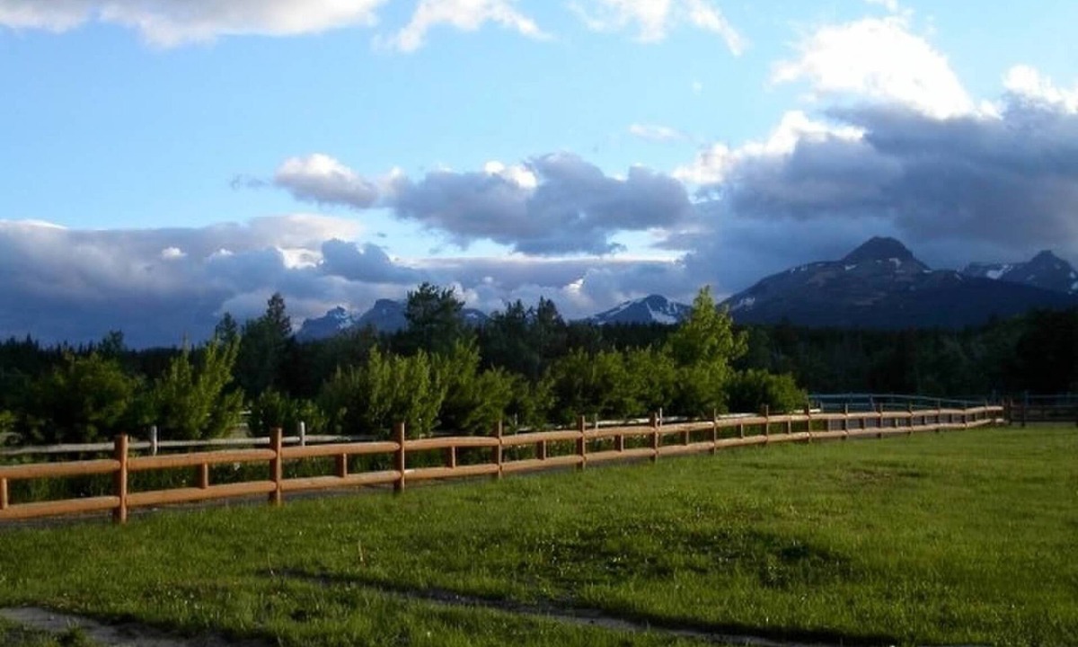 East Glacier Park Village House | Book Today! Spectacular Mountain Views!