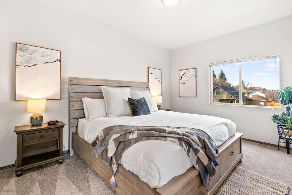 South Perry District Apartment | Brand New 2 Bd 2 Bth Near DT and Perry District