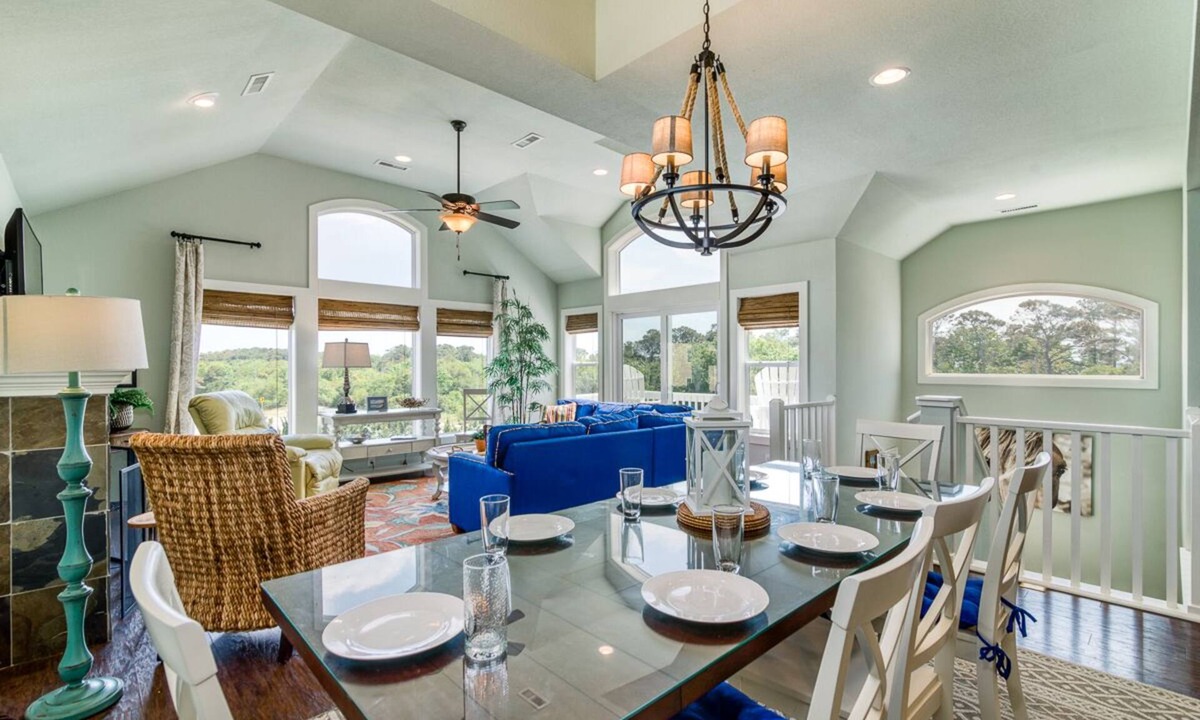 Whalehead Beach House | Bright and beautiful beach house in Corolla Bay, NC!