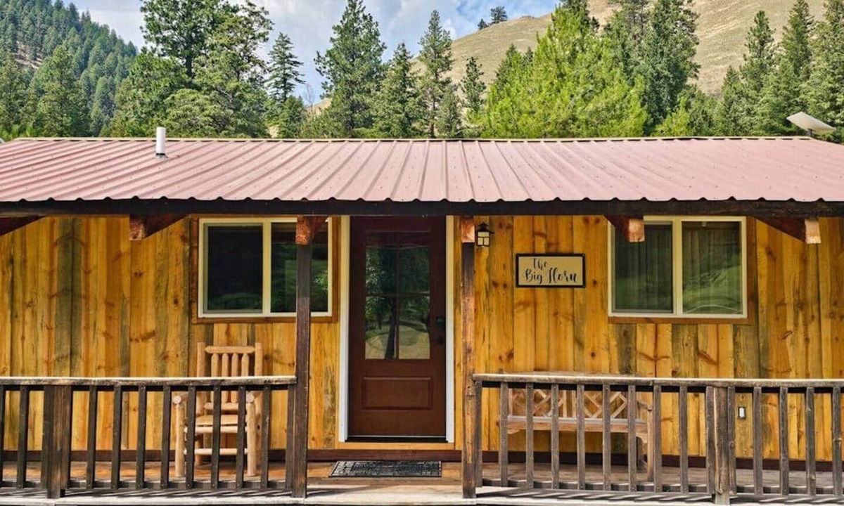 Sula House | BroadAxe Lodge, Big Horn (cabin 3)