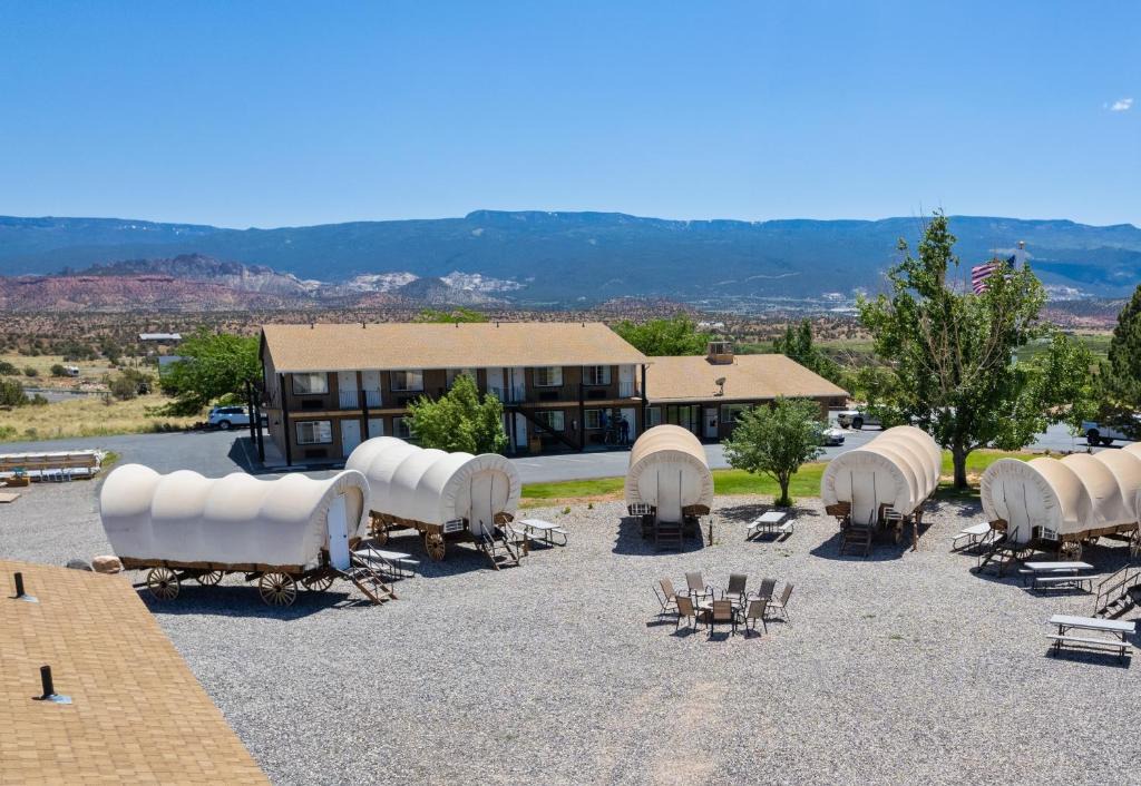 Torrey Hotel | Broken Spur Inn & Steakhouse
