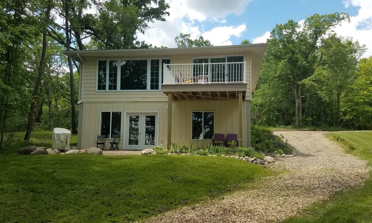 Kensington House | Buttercup Hideaway the perfect lake get away!