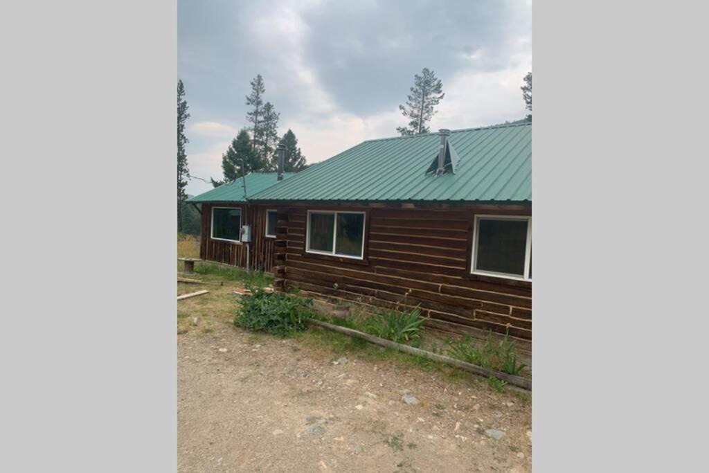Powell County House | Cabin bordering National Forest