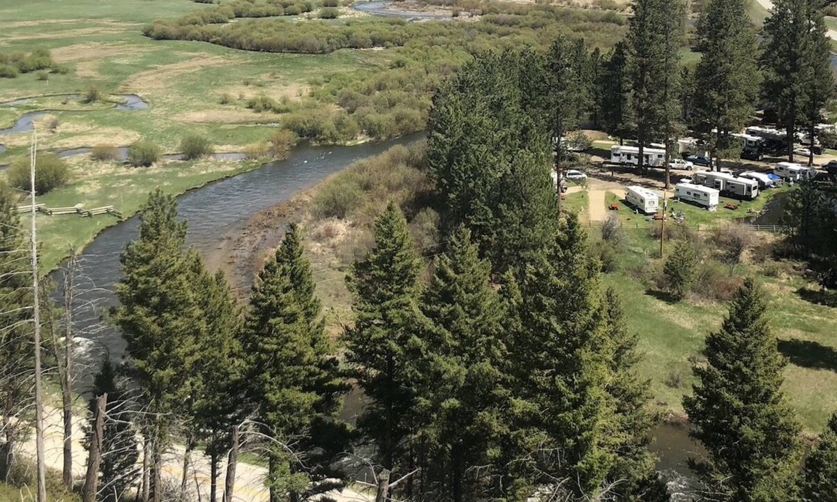 Ravalli County RV Rental | CAMP SULA - RV SITE 7