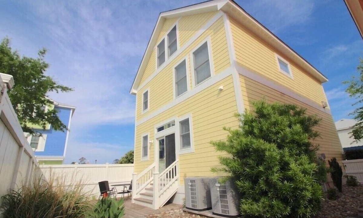 Bermuda Bay House | Carabelle's Fish House At Bermuda Bay, Waterpark & Pool, 1 Mile from Beach!