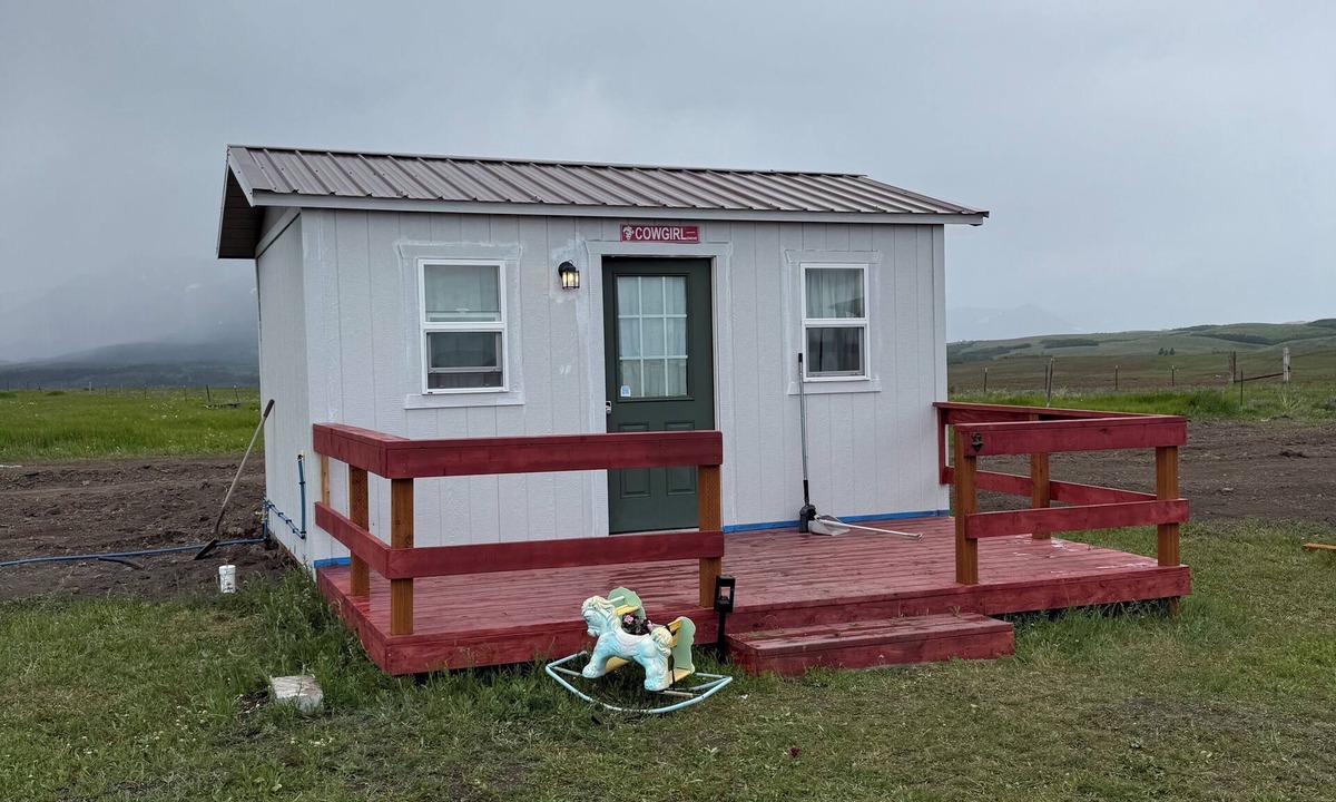 Browning Cottage | Charming 1-bedroom cottage in tranquil East Glacier Park with WiFi, AC