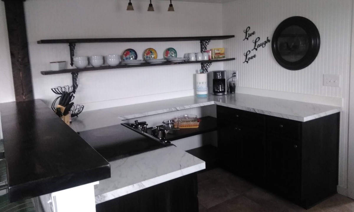 Ralston House | Charming 2 Bedroom Farmhouse
