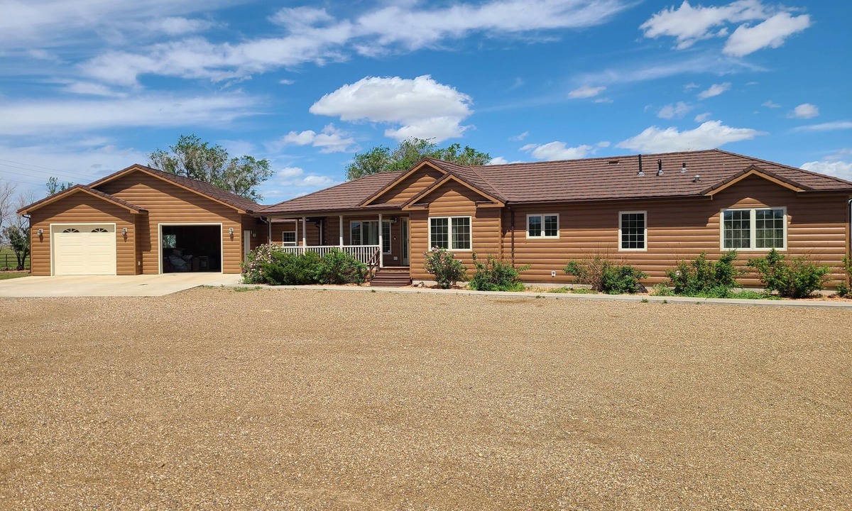 Wolf Point House | Charming 3-bedroom house in marvelous Wolf Point with WiFi, AC