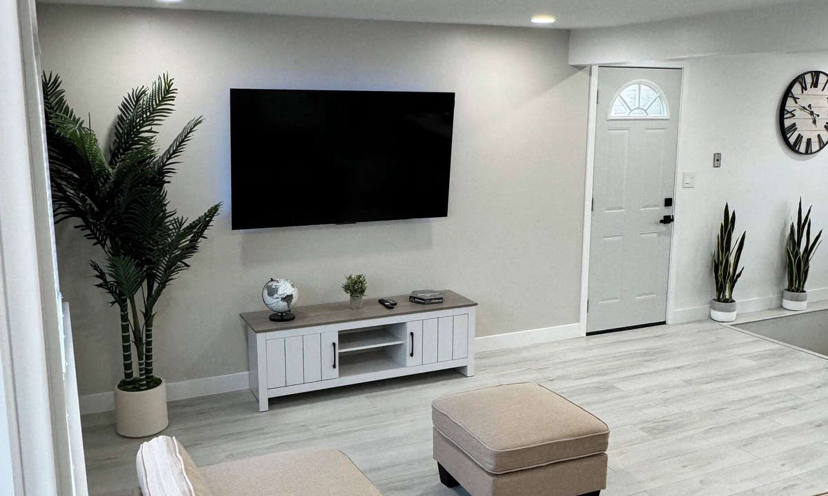 Glasgow House | Charming 3-bedroom house with WiFi, AC in fabulous Glasgow. Completely remodeled