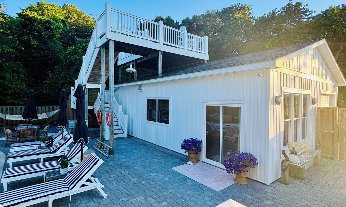 Salter Path Cottage | Charming Coastal 1 bedroom Cottage with Pool, Hottub, and Steps to the Beach