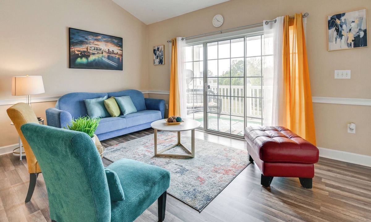 Charlotte Condo | Charming Condo w/Balcony, 1 Mi to UNC Charlotte!