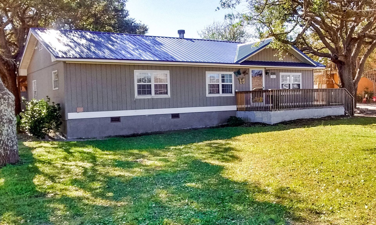 Salter Path House | Charming dog-friendly home near beach with central AC & W/D