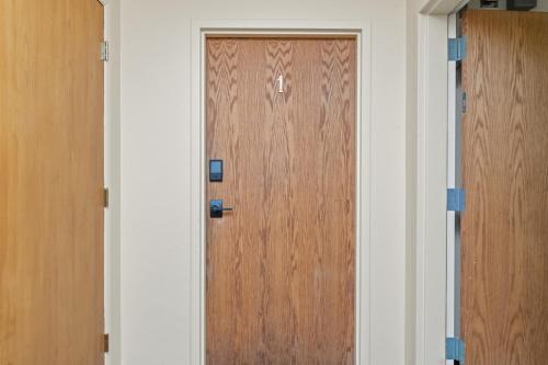 Great Falls Apartment | Chic Central Nook