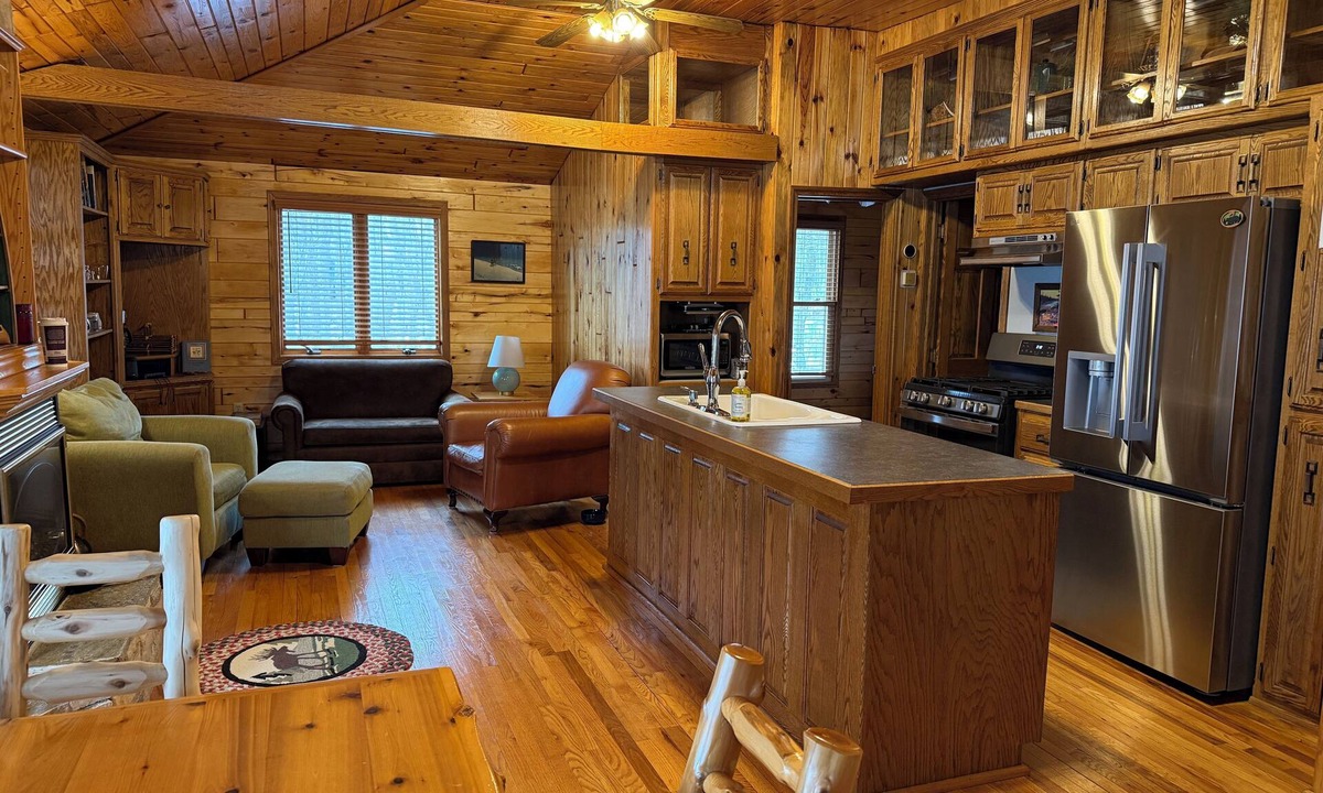 Hillman Cabin | Classically Charming, Quiet Lakeside Cabin less than 2 hours from the Cities